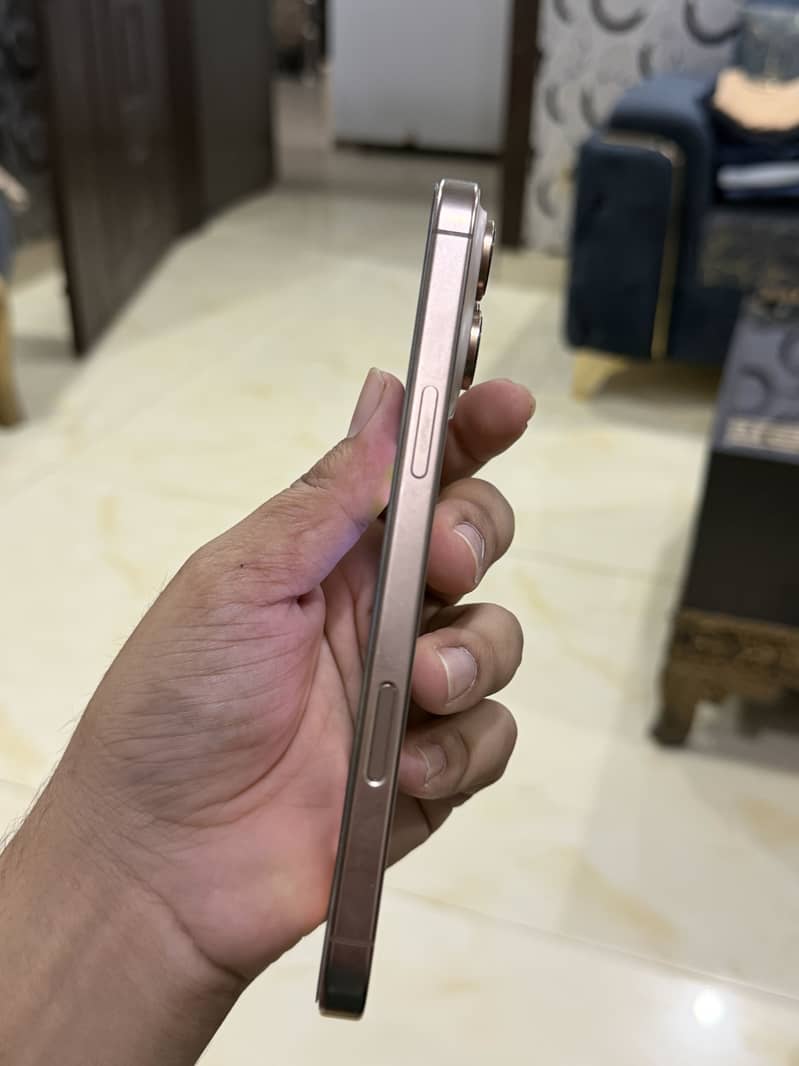 Apple iPhone 16 Pro Max 0