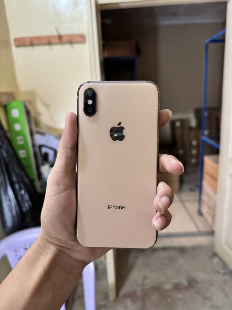 Apple iPhone XS 4