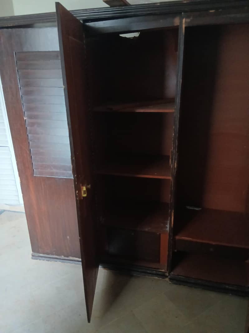 used wardrobe 0