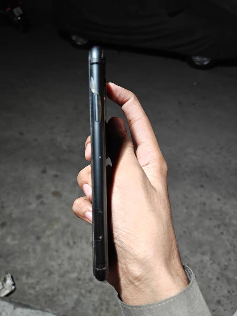 Apple iPhone 11 3