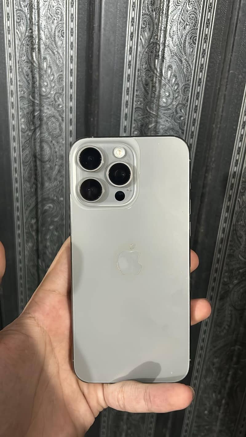 Apple iPhone 15 Pro Max 0