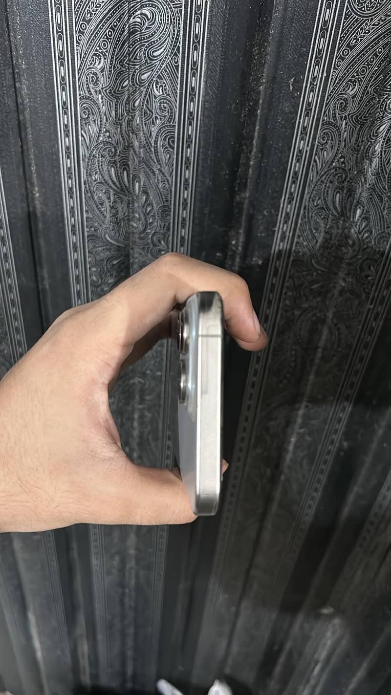 Apple iPhone 15 Pro Max 2