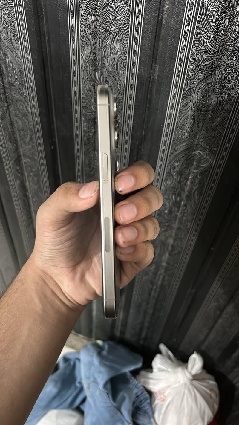 Apple iPhone 15 Pro Max 3