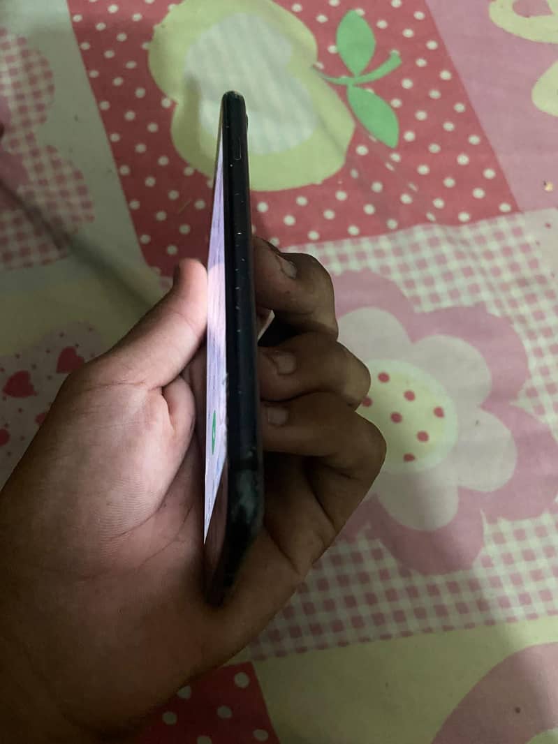 Apple iPhone 7 1