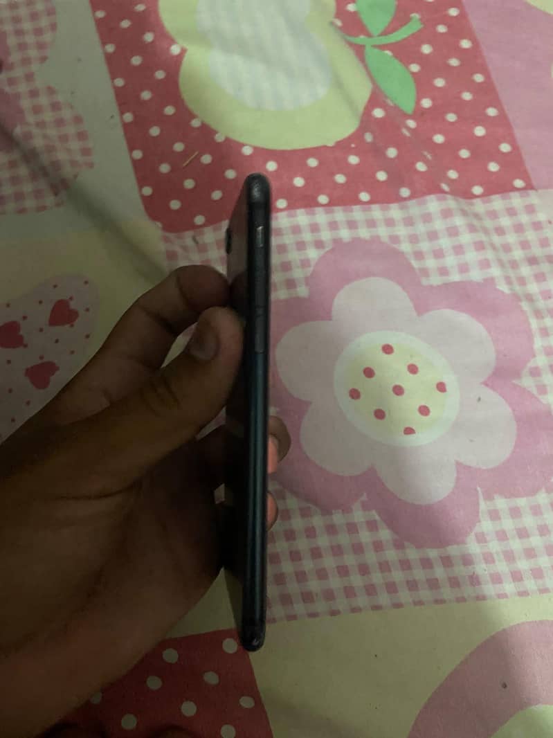 Apple iPhone 7 2