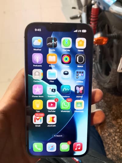 Apple iPhone 13