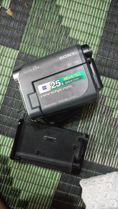 sony DCR. HC48 handycam for part faulity with dock chrger