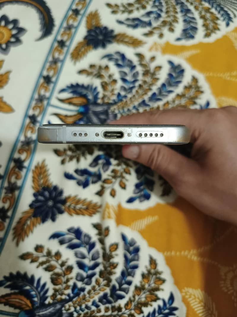 Apple iPhone 15 2