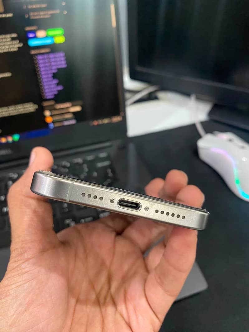 Apple iPhone 15 Pro Max 4