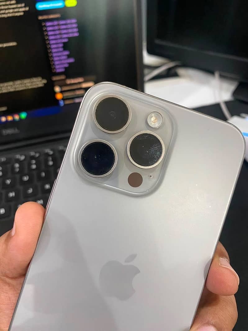Apple iPhone 15 Pro Max 5