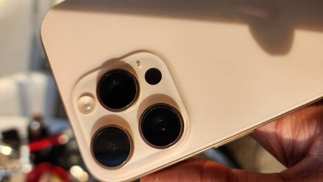 iPhone 16 Pro Max emergency 1