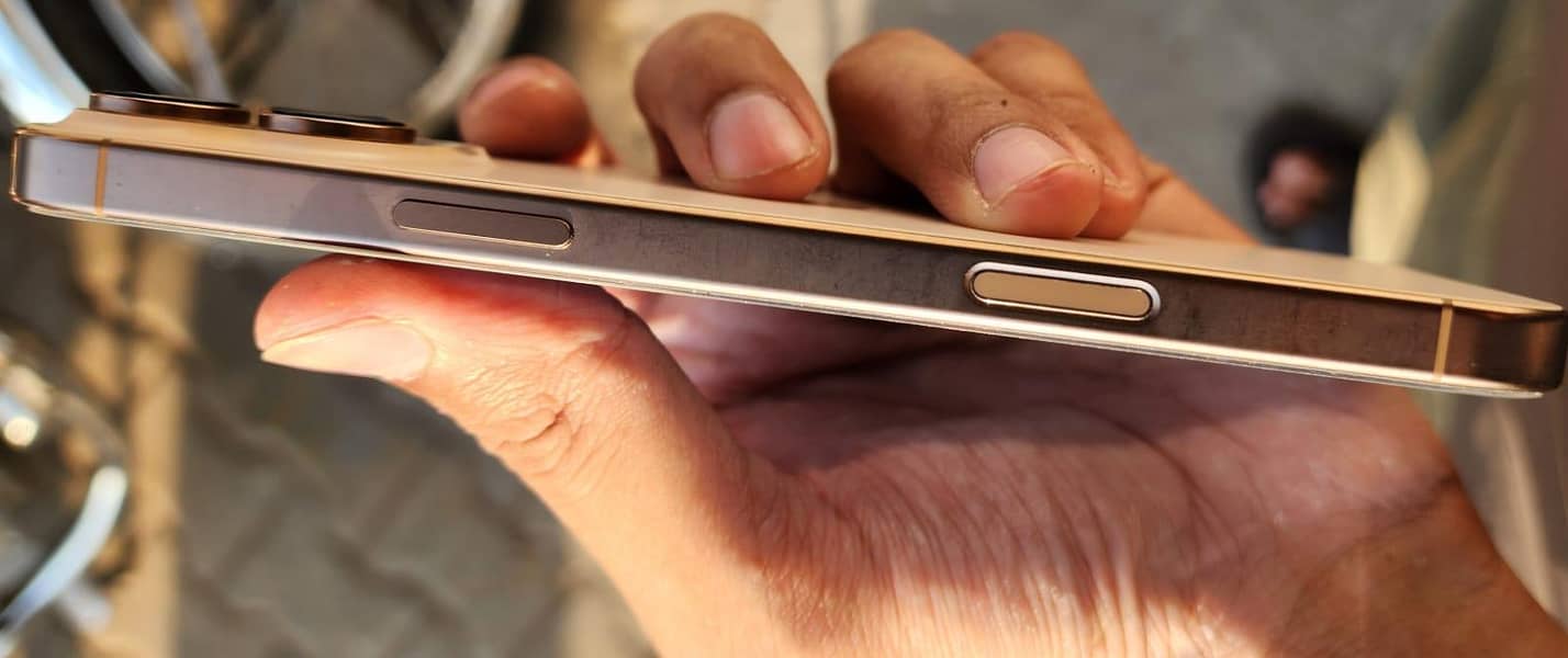 iPhone 16 Pro Max emergency 3