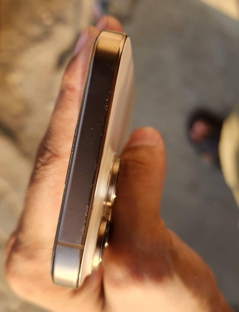 iPhone 16 Pro Max emergency 5