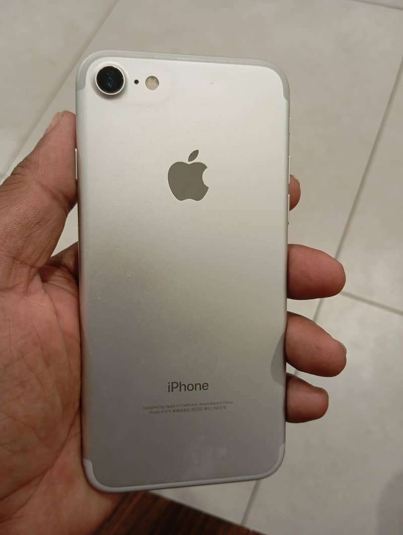 Apple iPhone 7 1