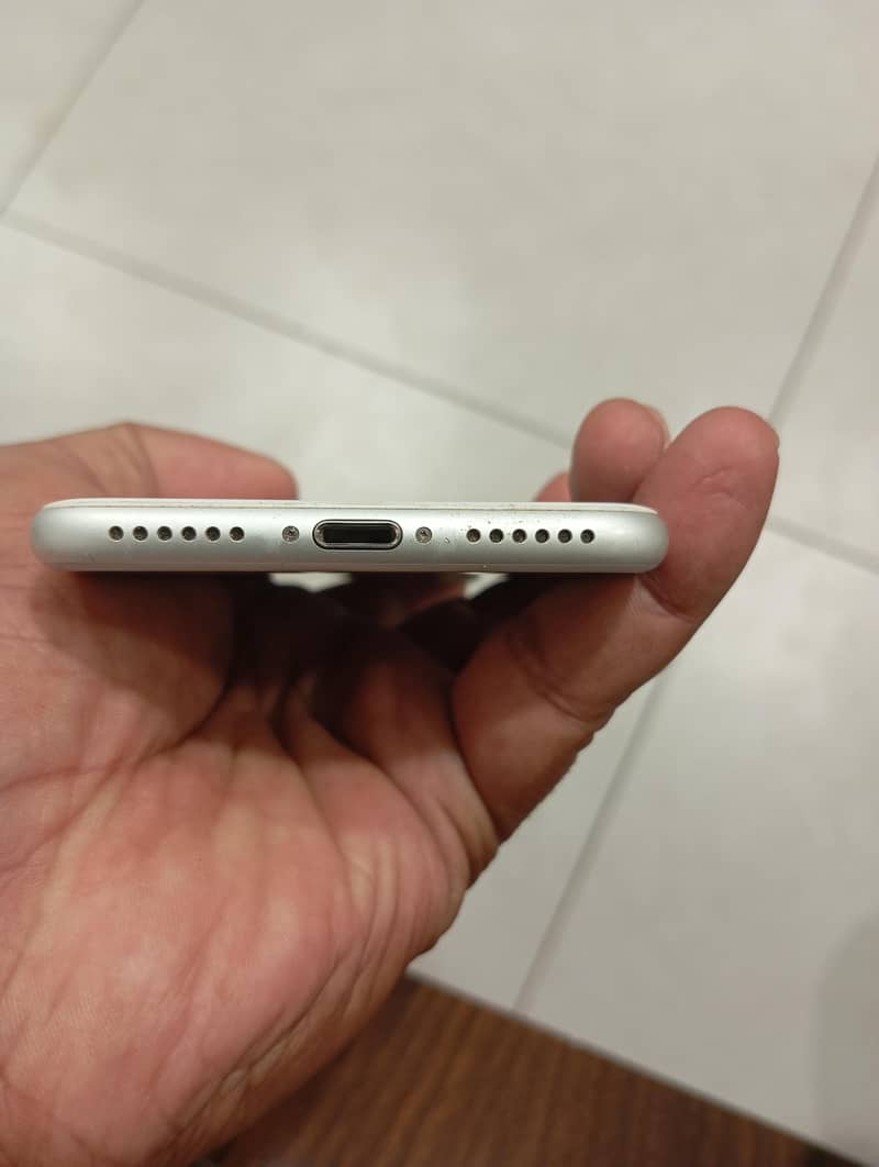 Apple iPhone 7 2