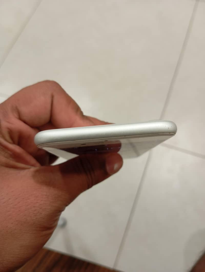 Apple iPhone 7 3