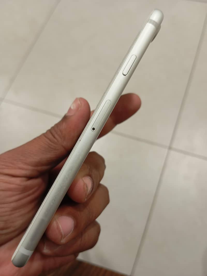 Apple iPhone 7 4
