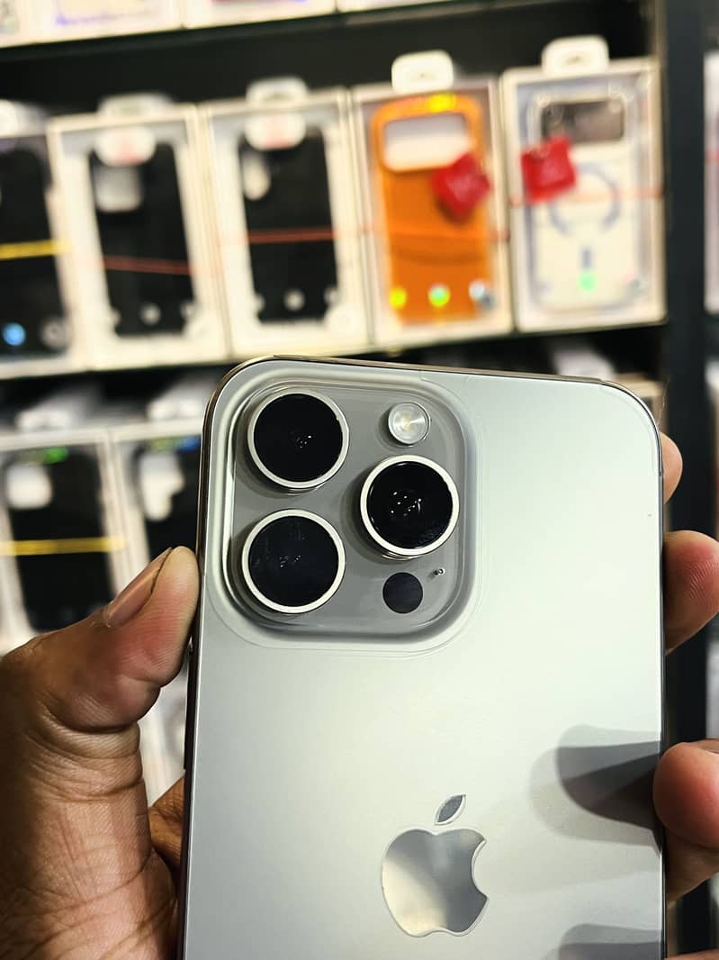 Apple iPhone 15 Pro Max 0