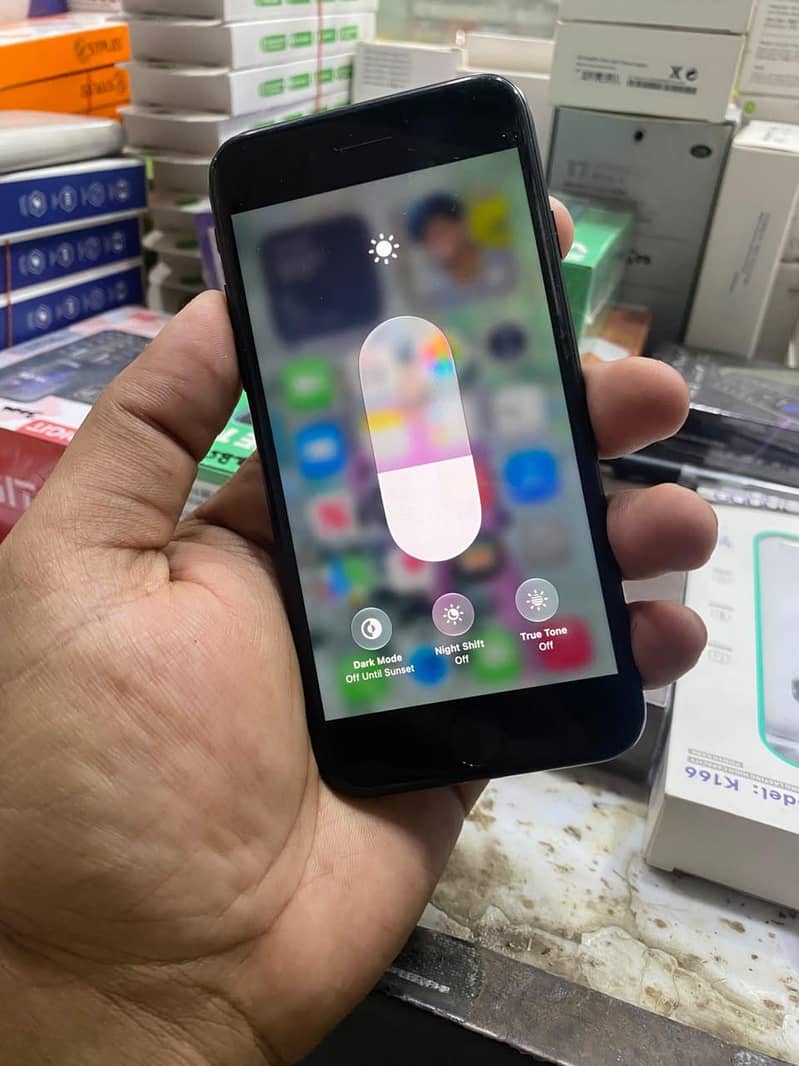 Apple iPhone SE 2020 1