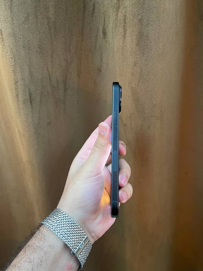 Apple iPhone 15 plus 4