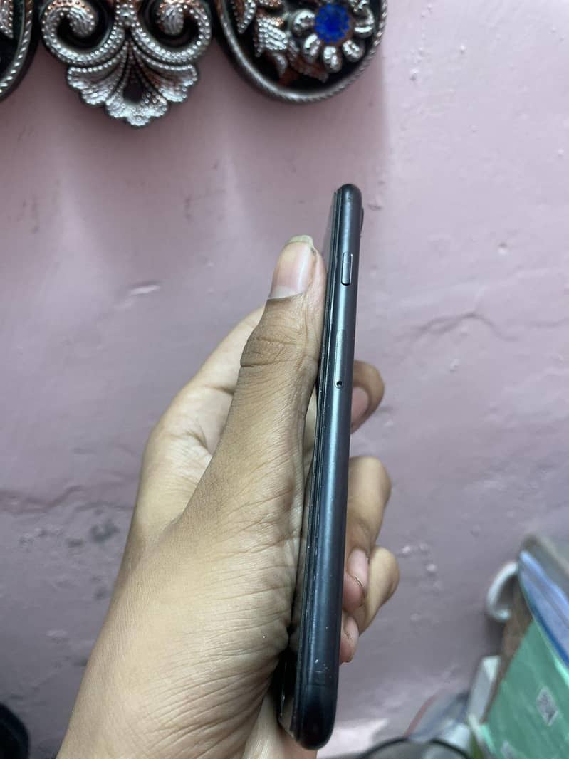 Apple iPhone 7 3