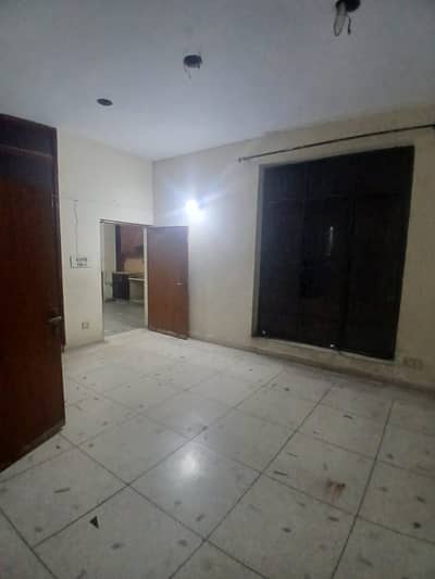 10 MARLA UPPER PORTION IN IDEAL LOCATION AIT