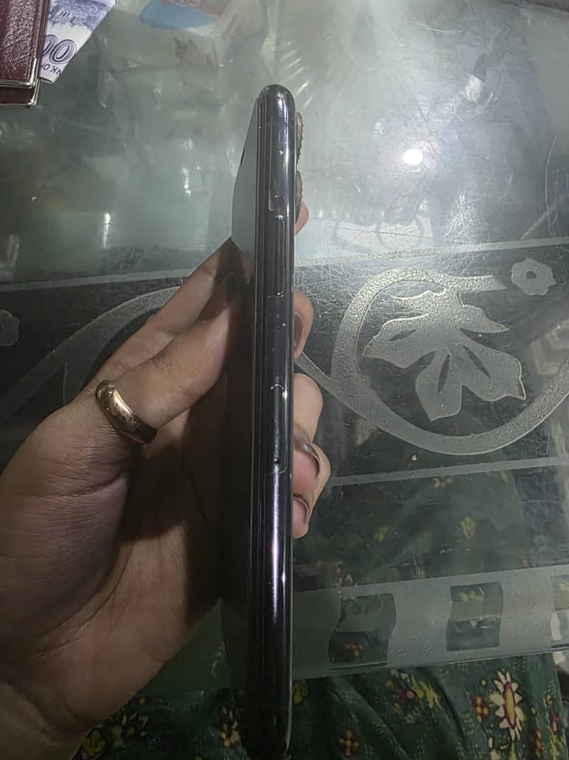 Apple iPhone 11 Pro 4