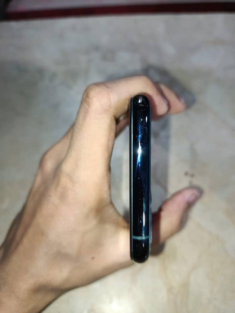 Apple iPhone 11 Pro 4