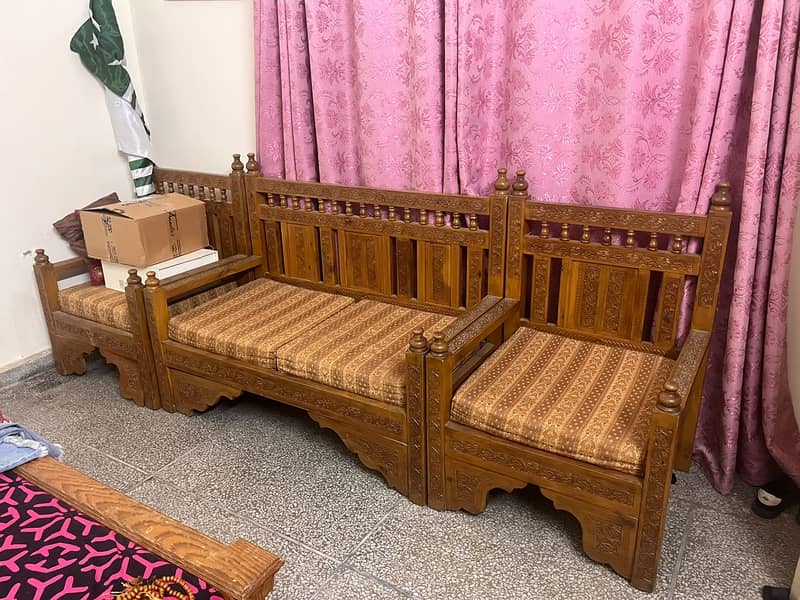 Queen size bed with side table and dressing. 0