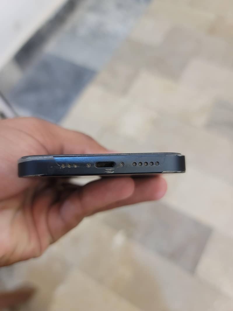 Apple iPhone 13 2