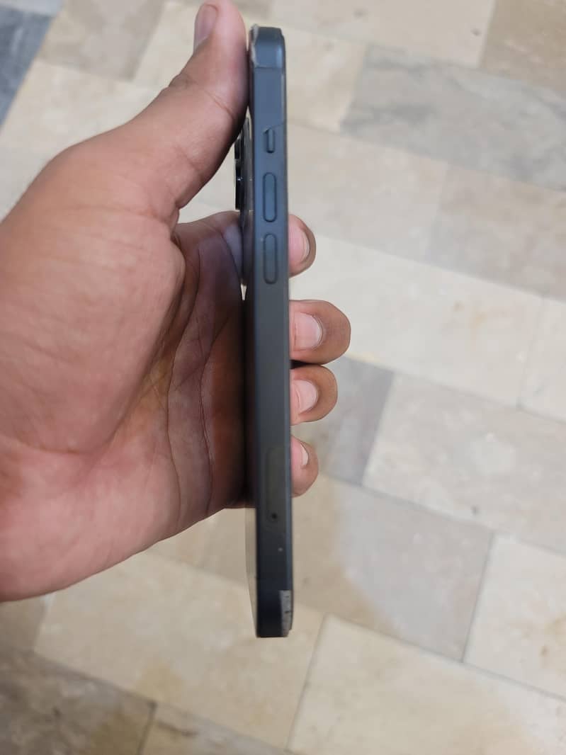 Apple iPhone 13 8