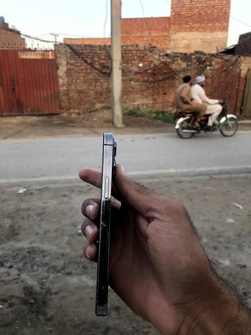 iphone 13pro jv 1