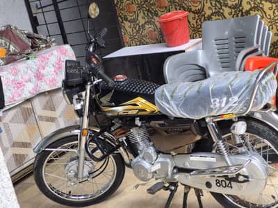 125 Gold Edition 25/26 Brand New Condition