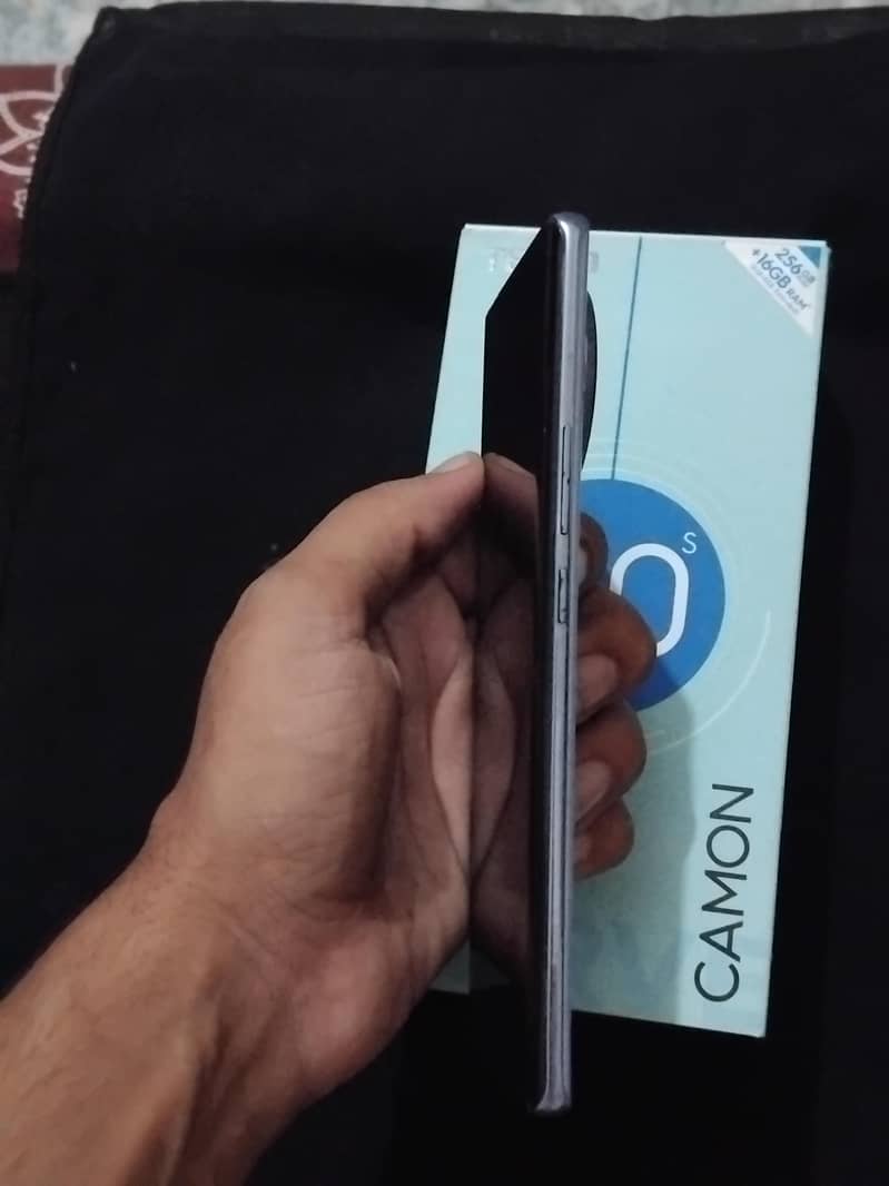 Tecno Camon 30s 1