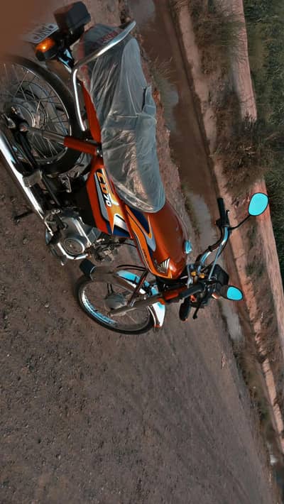 Brand new just 3 thousand km chali h 1 hath m