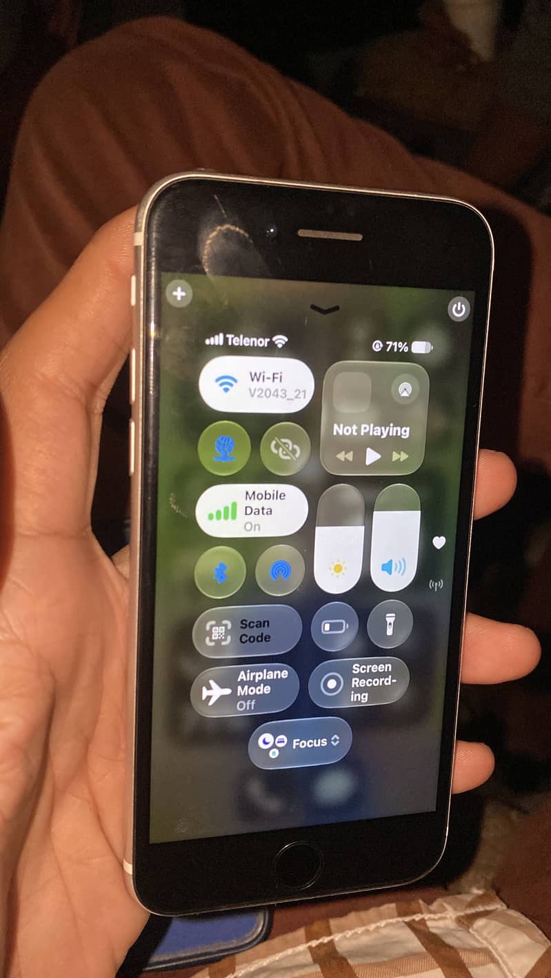 Apple iPhone SE 2nd generation 1