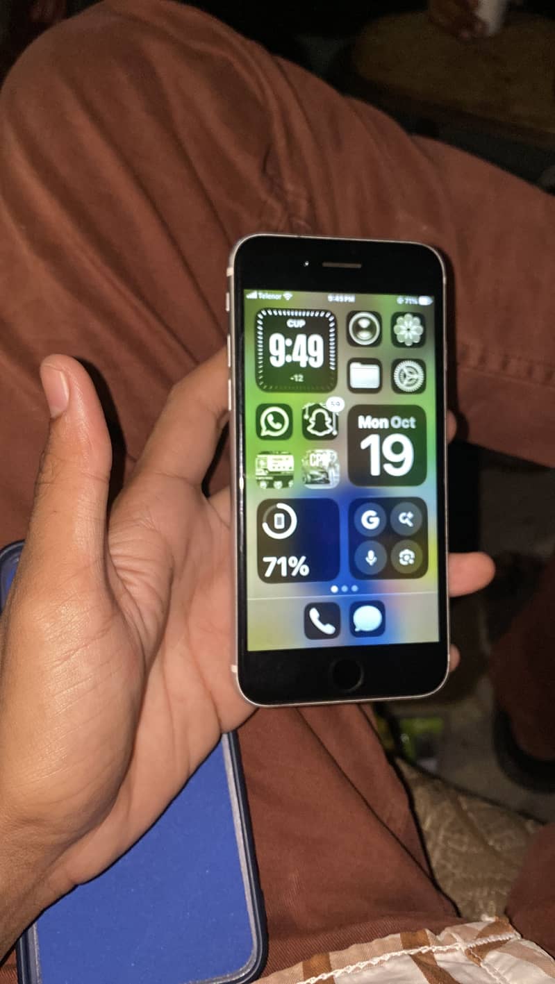 Apple iPhone SE 2nd generation 5