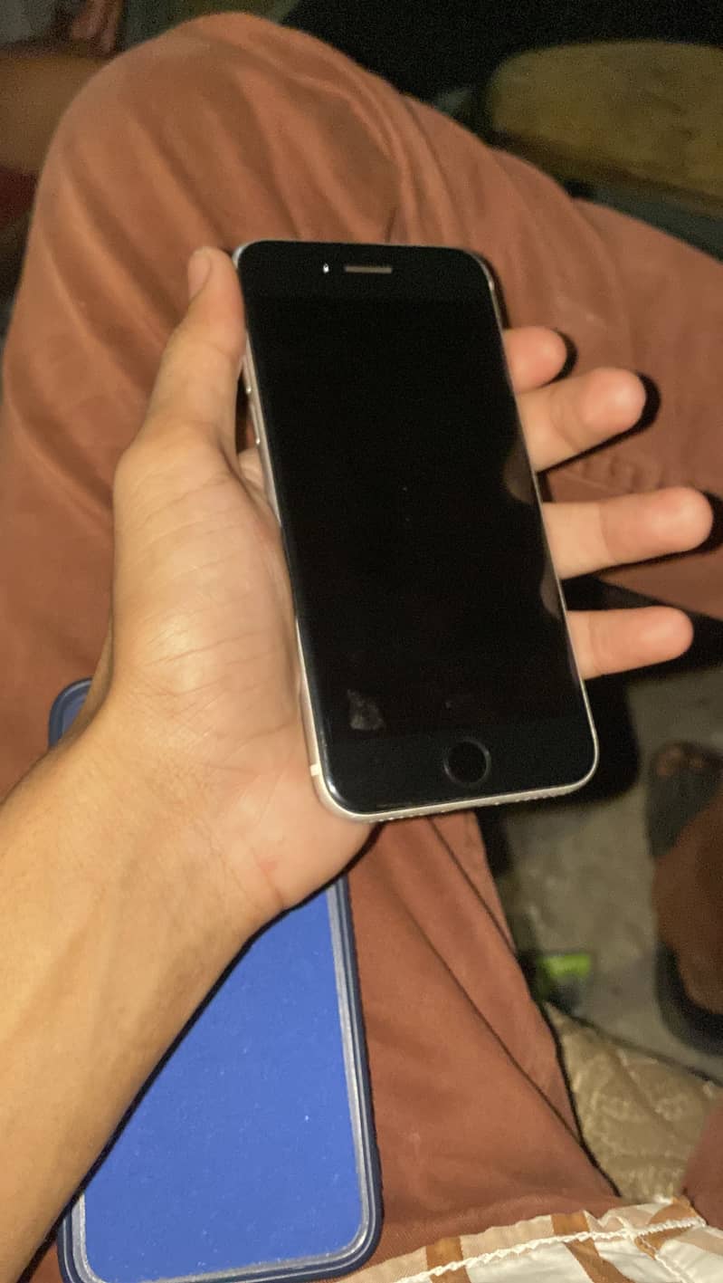 Apple iPhone SE 2nd generation 7
