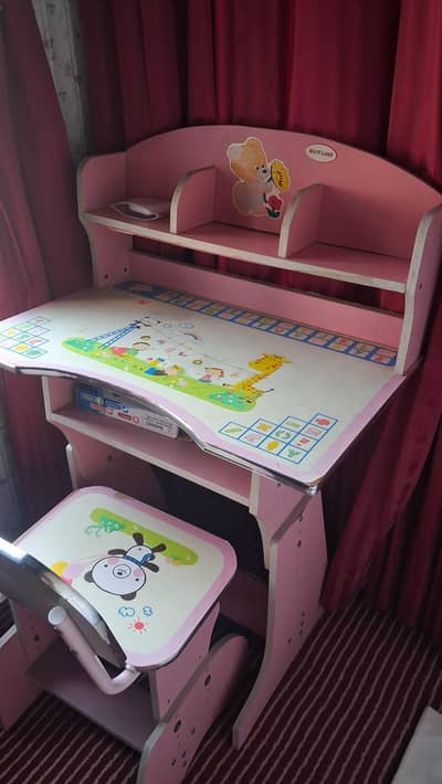 reading table