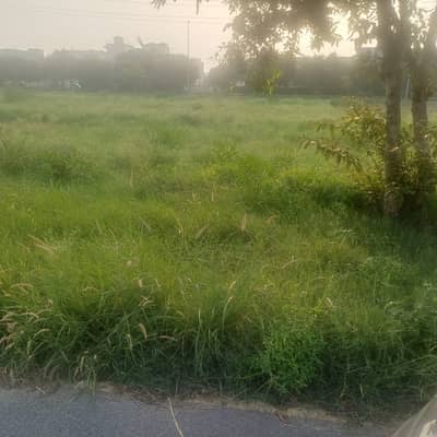 Excellent 2 kanal ( kanal pair) for sale. Golden opportunity to build a house or for investment, with meeting