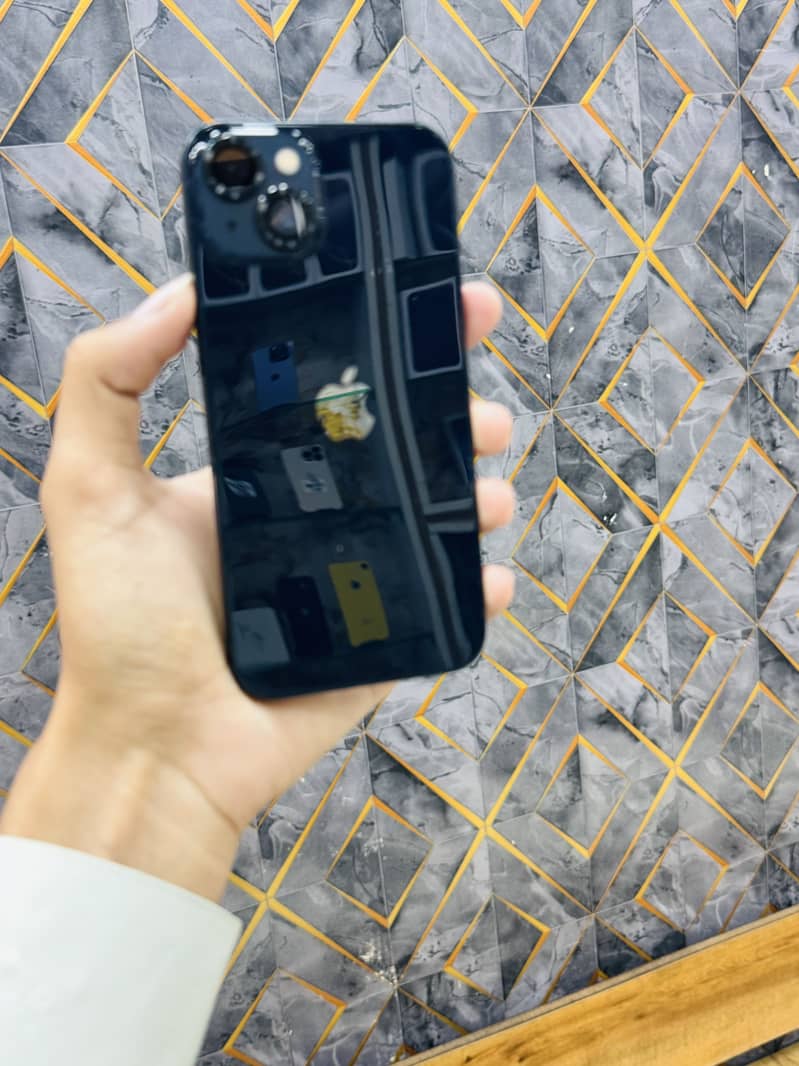 Apple iPhone 13 3