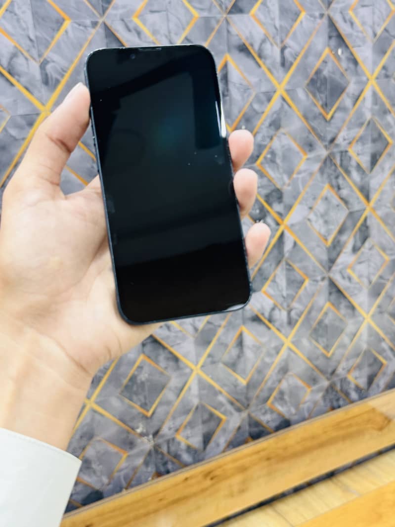 Apple iPhone 13 6