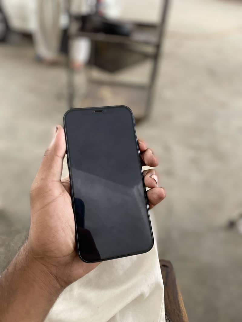 Apple iPhone 12 4