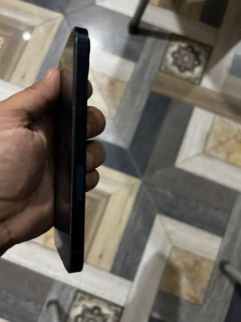 Apple iPhone 13 1