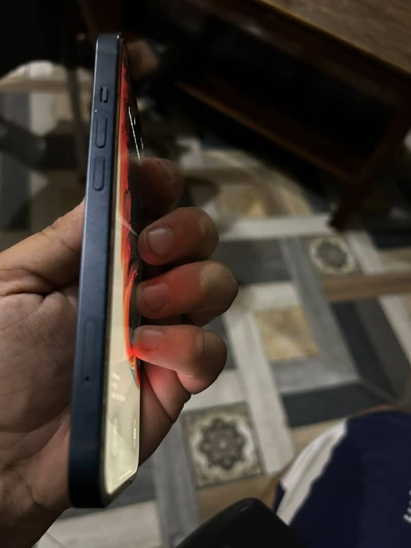 Apple iPhone 13 2