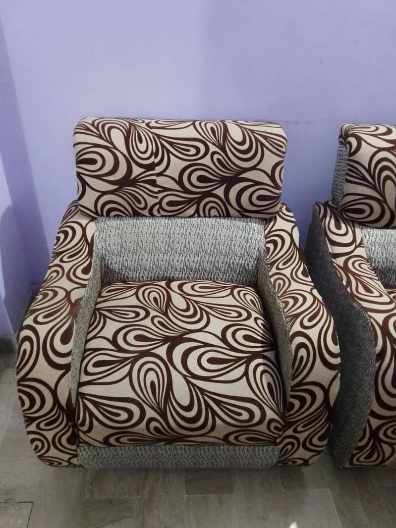 2 sofas 0