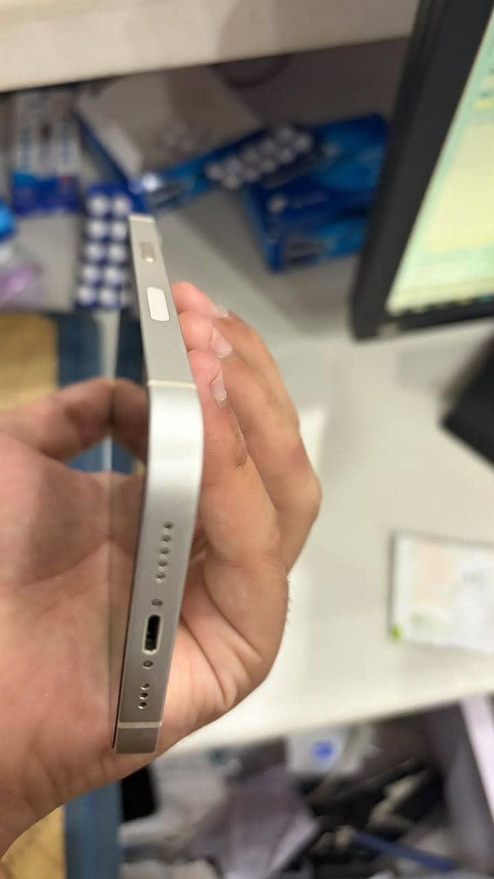Apple iPhone 13 2