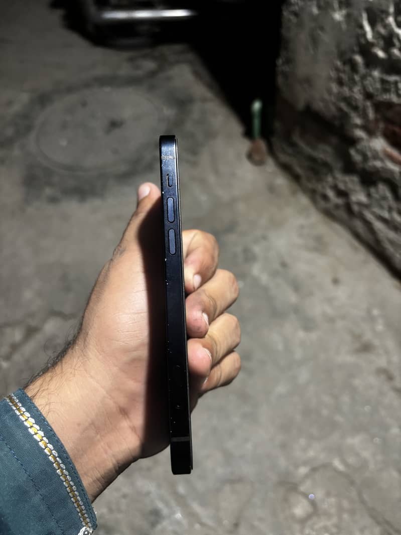 Apple iPhone 12 3