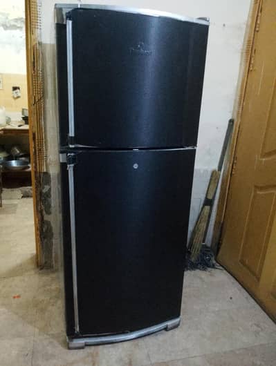 exilint condition and pefect working daelince fridge