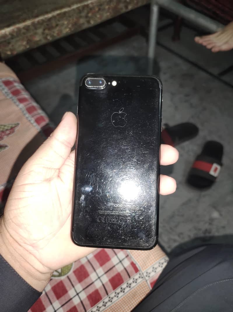 Apple iPhone 7 Plus 6
